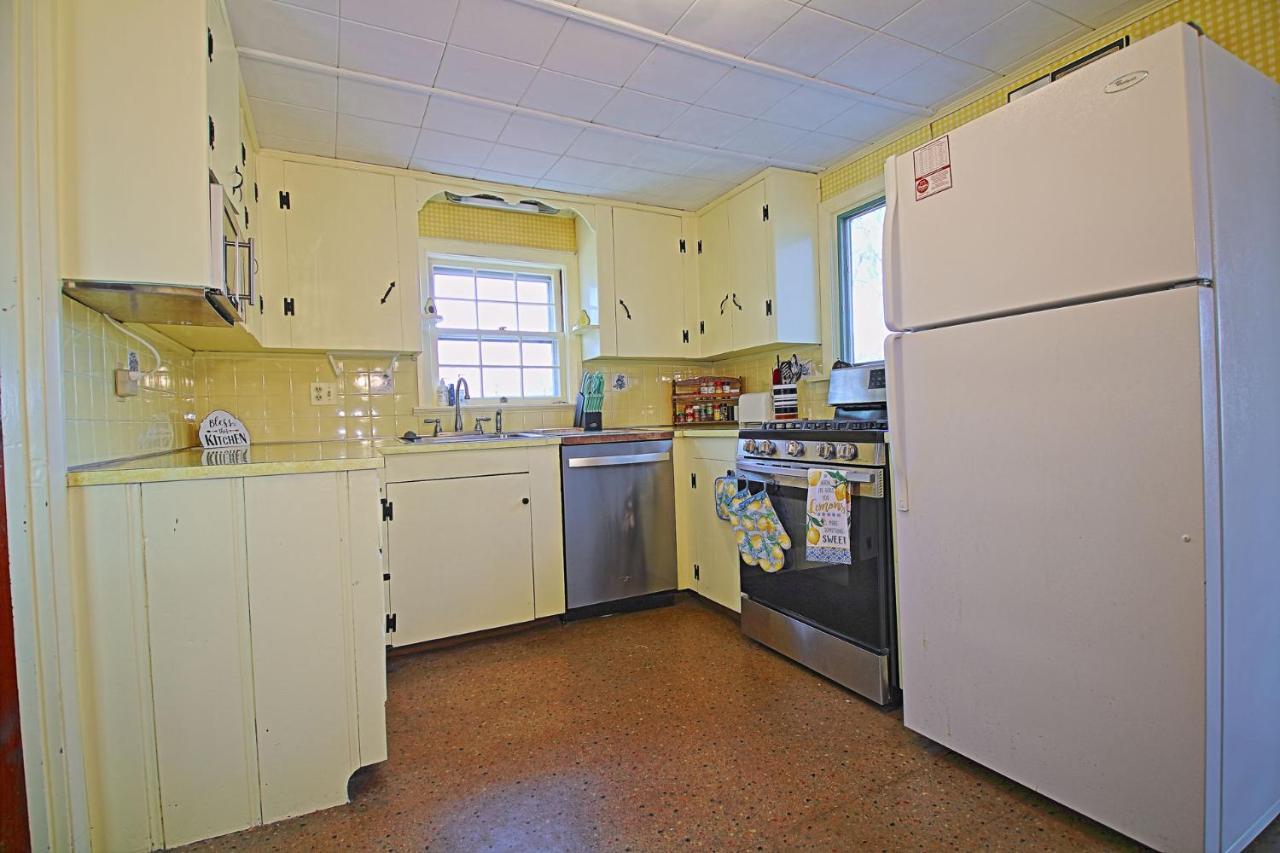 Lofted Cape Cottage By Leavetown Vacations South Yarmouth Exterior foto