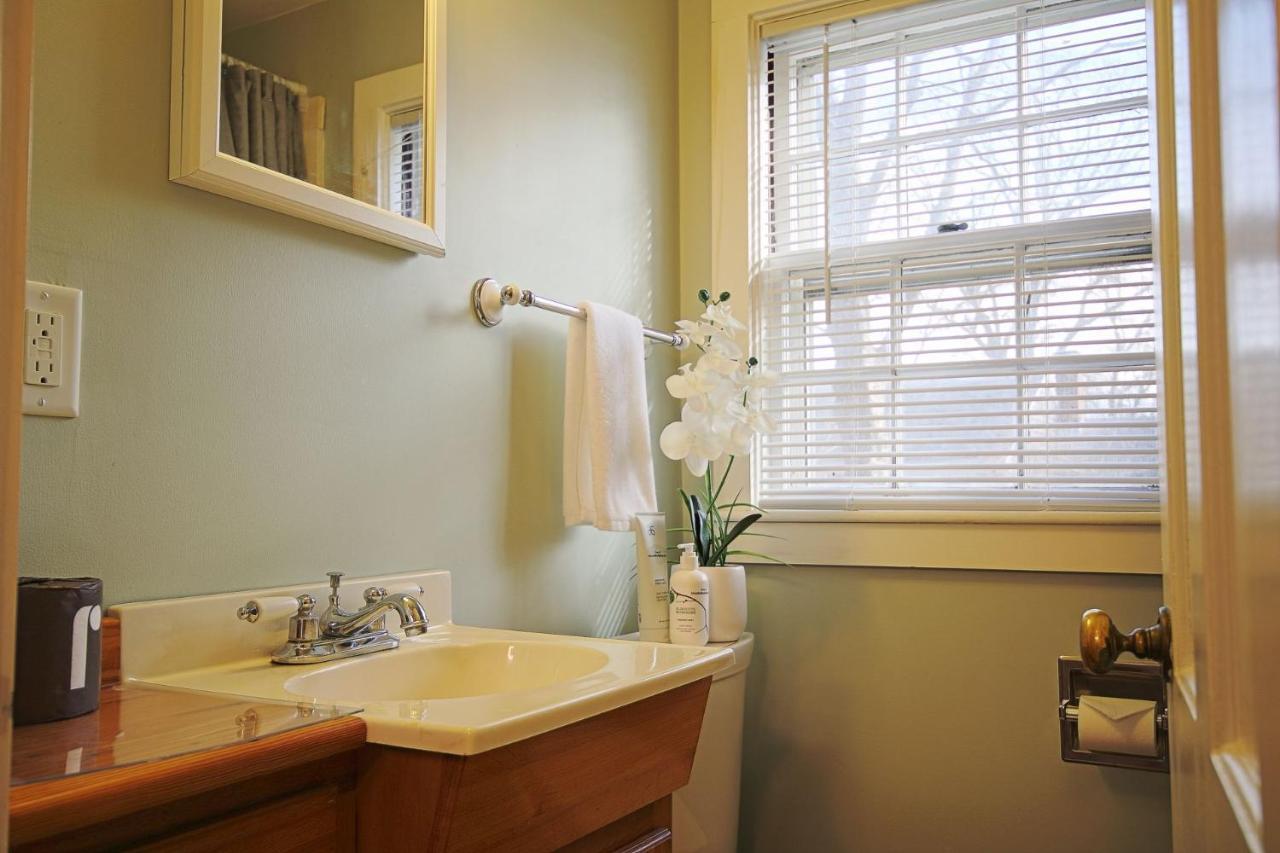 Lofted Cape Cottage By Leavetown Vacations South Yarmouth Exterior foto
